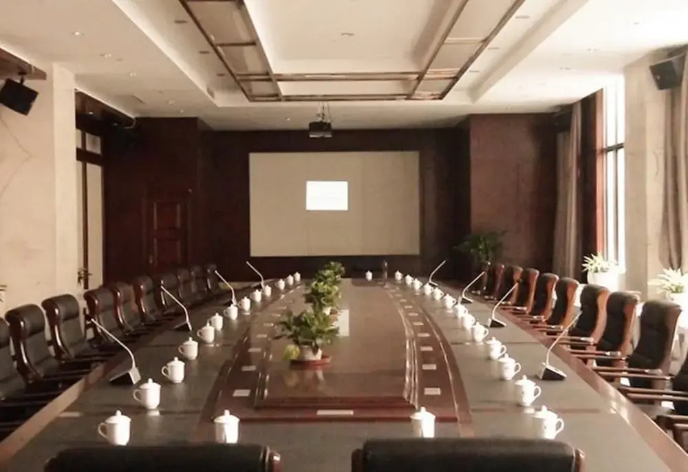 Shanghai Hongqiao Airport & Muyi H Hotel (national Convention And Exhibition Center)