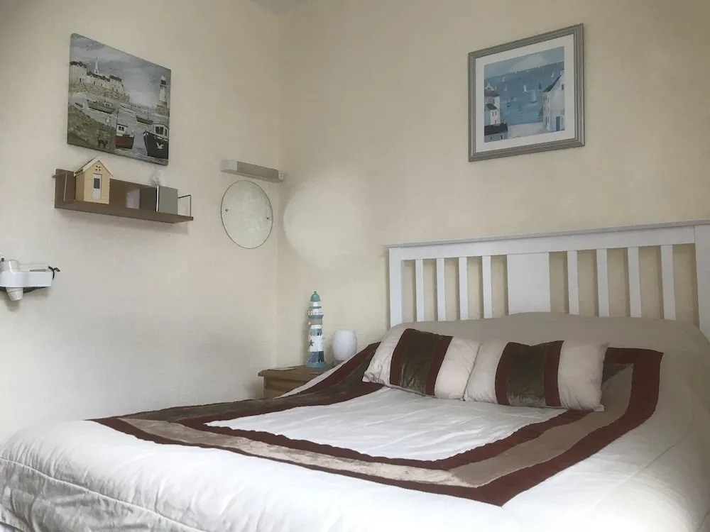 Dolphin Guesthouse