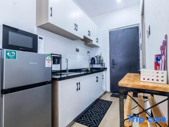 Executive studio suite,heated pool,king bed