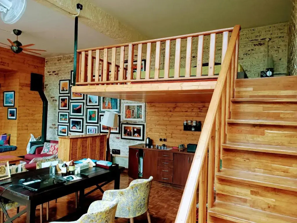 SaffronStays Ekam Walnut Suite, Chail