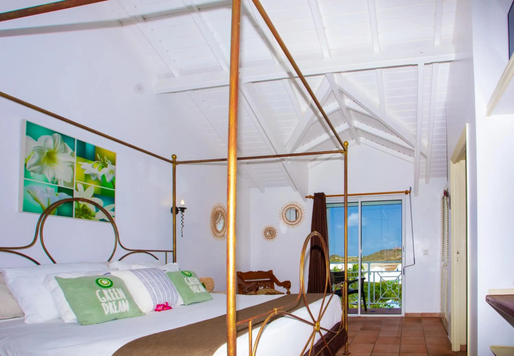 Spacious Villa with Ocean and Mountain view-4 beds