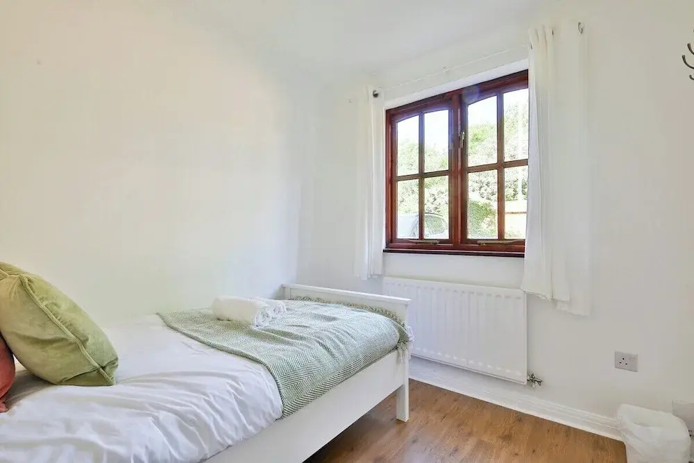 Homely 5 Bed House - 15 Mins to Cardiff City