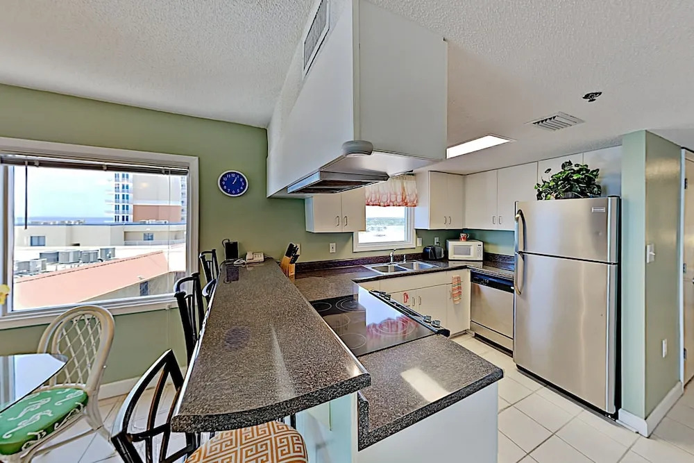 Dazzling Gulf-view W/ 2 Pools Walk To Pier 2 Bedroom Condo