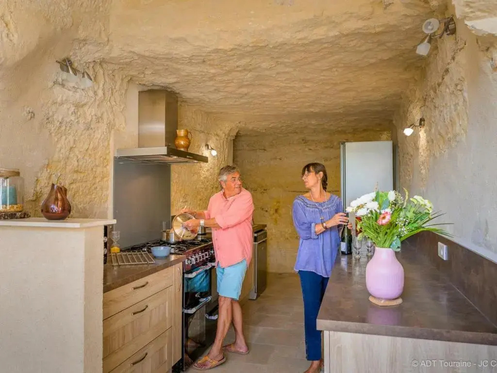 Maison troglodyte de charme avec salle de jeux et spa à Vouvray - FR-1-381-87