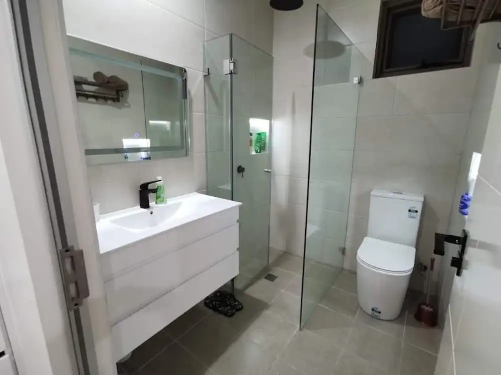 Serviced Waterfront Whole Villa Sydney