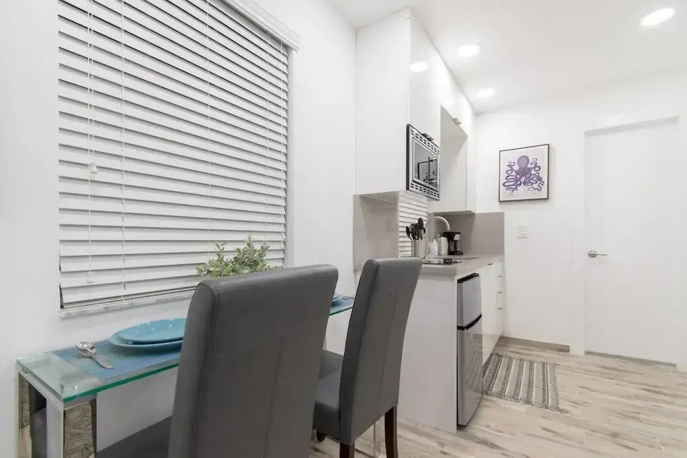 Stylish 1BR W Parking Space & Near the Beach 1