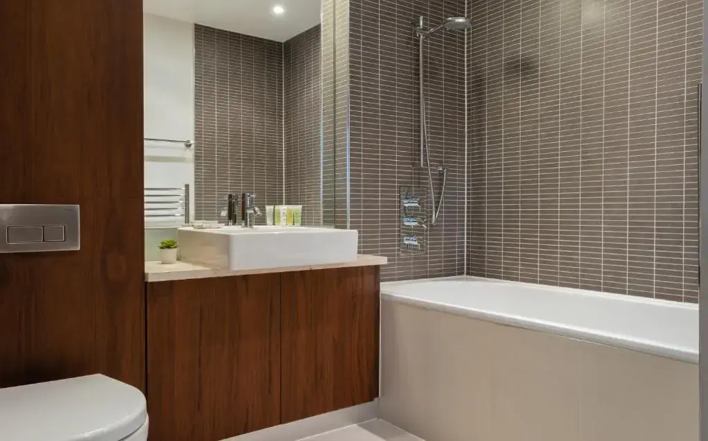 Luxury 3 Bed Next Victoria Station