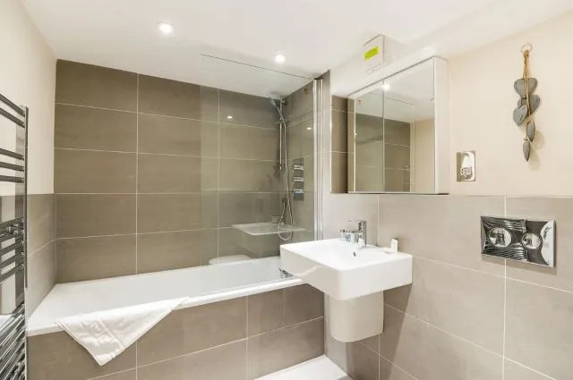 Victoria - Vincent Square by Viridian Apartments