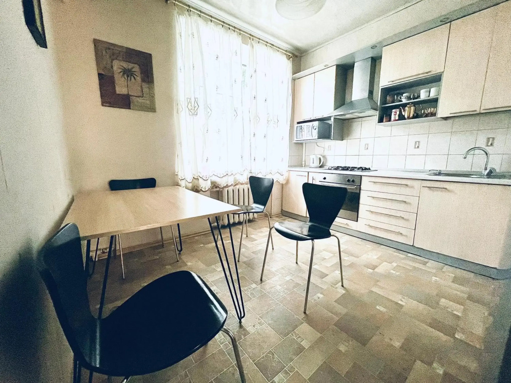 Apartment on Skorykovskyi Lane 4