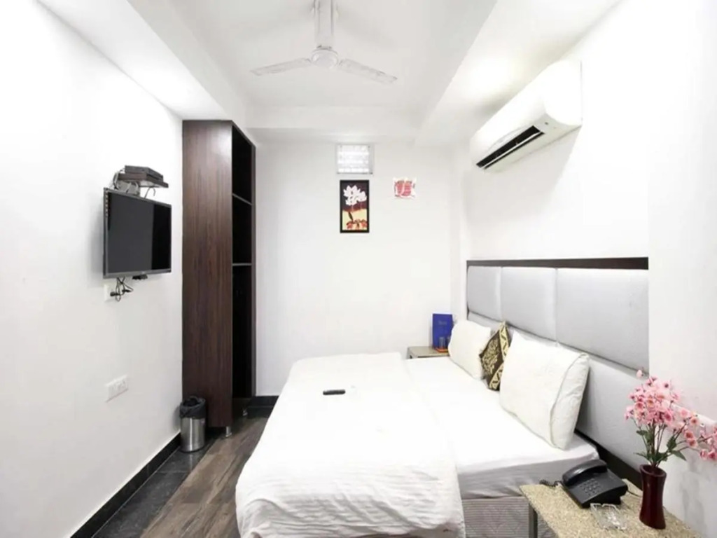 Hotel Shivans Near New Delhi Railway Station