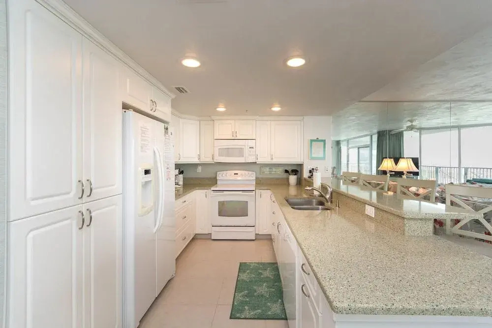 OC104 - Ocean Condo by RedAwning