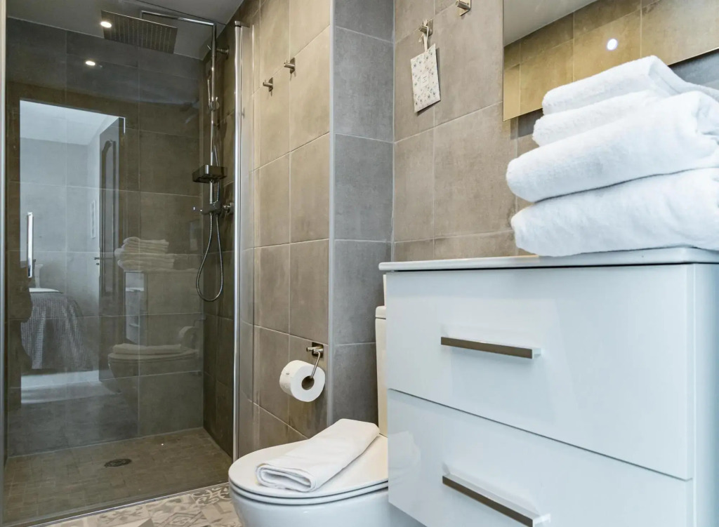 RDM33 -  2 bed apartment close to beach