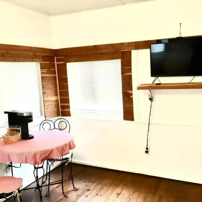 Baby Bears Cozy Cabin with pool