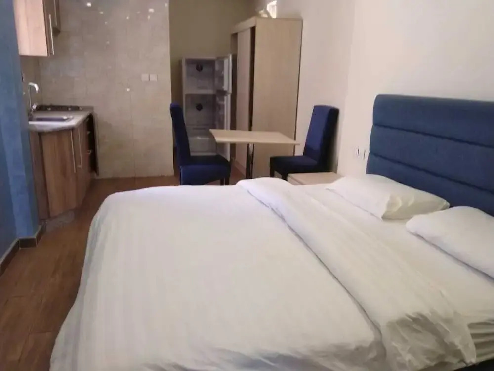 Neat Two Bedroom Apartment Close City