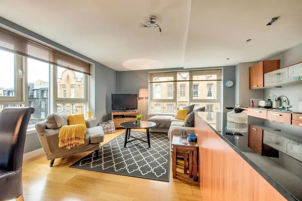 Modern 2 Bed Merchant City Apt With Lift!