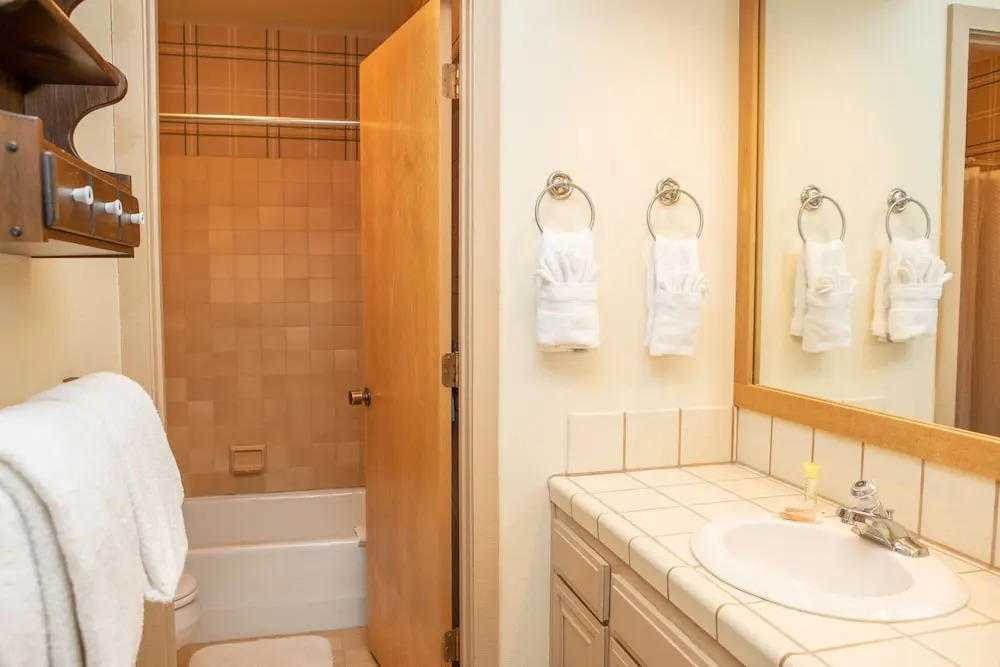 126 Ridgepoint 3 Bedroom Townhouse by RedAwning