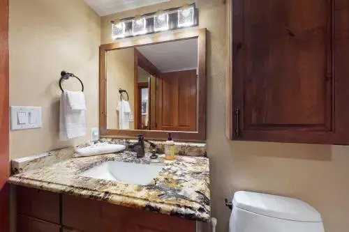 Powderhorn Lodge 408: Rustic Mountain Suite