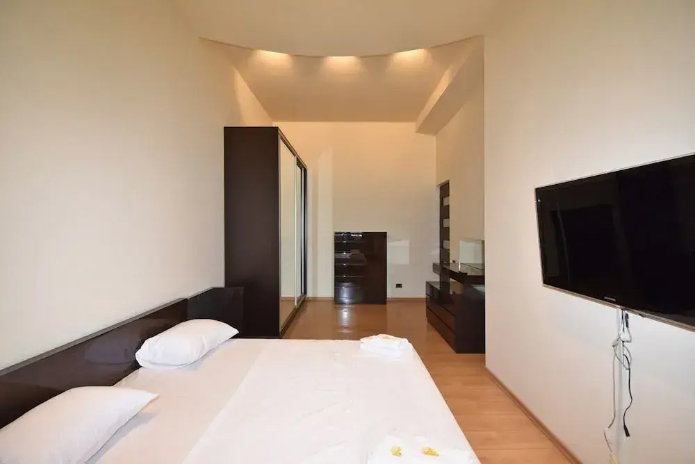 Spacious Apartment by Luxe Group TT606