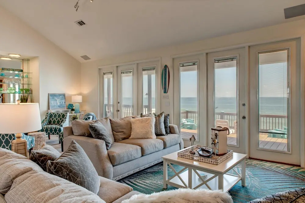 Dauphin Charm - 2237 Bienville
