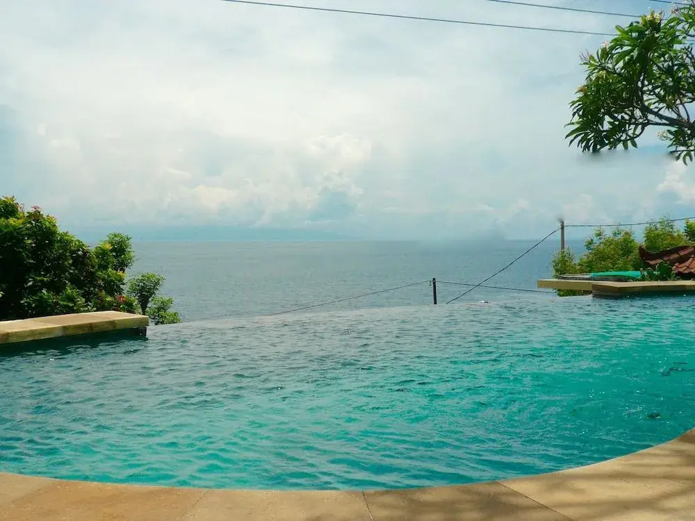 Lucky Paradise Bungalows on The Beach