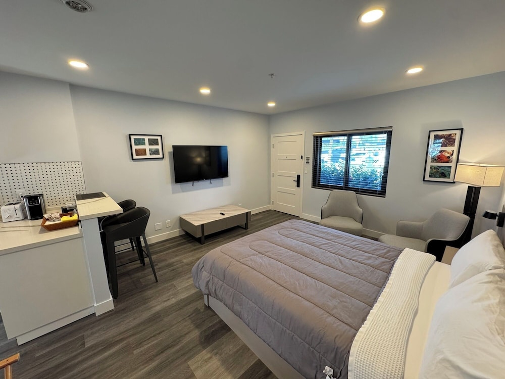 Xquisite Suites