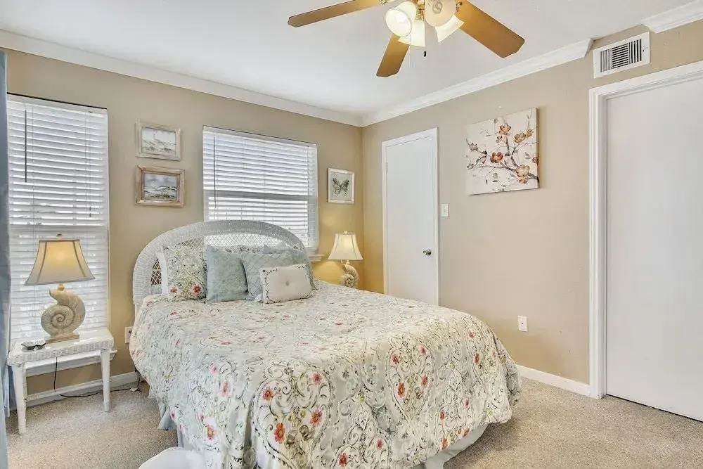 Seascape 2201 - 2 Br Condo