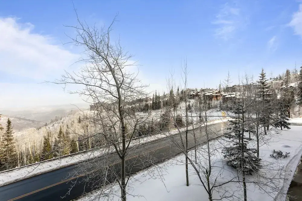Grand Lodge - Three Bedroom #201 - Ski-in/ski-out 3 Condo