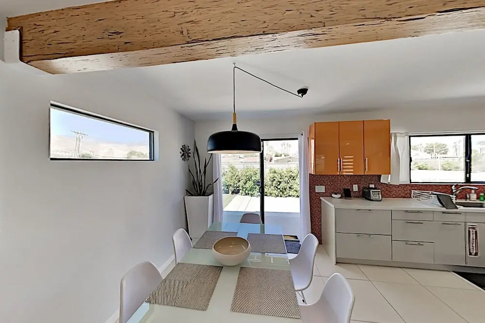 Mid-century Modern Home 3 Bedrooms 2 Bathrooms Home