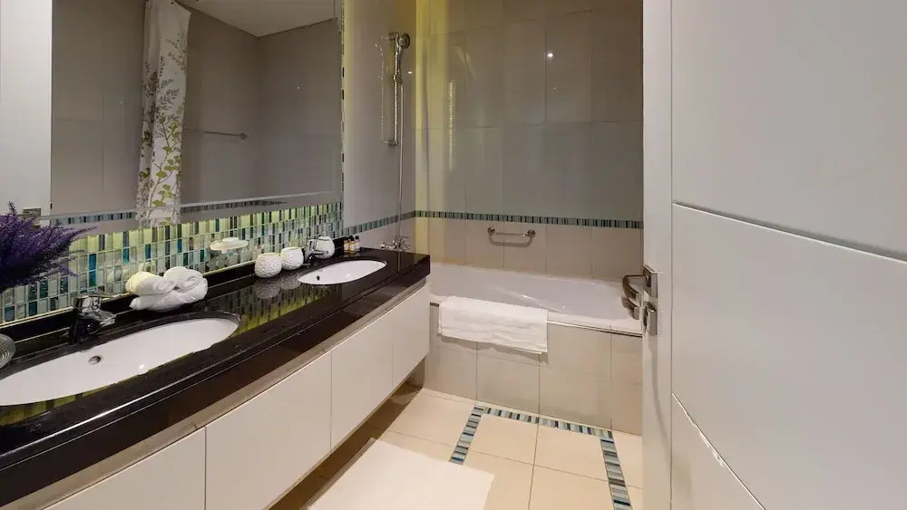 SuperHost - Stylish Apartment With Full Marina Views