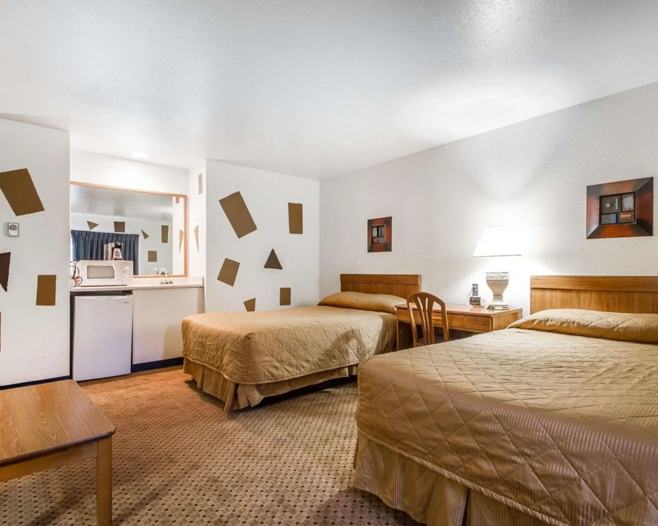 Rodeway Inn & Suites Madison East