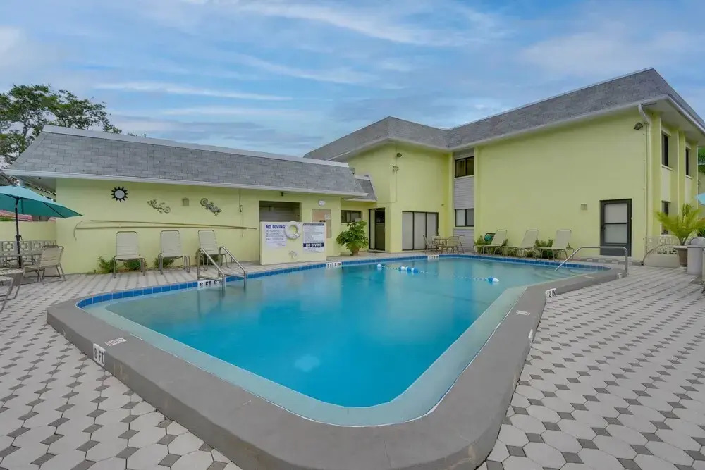 Siesta Key Condo w/ Heated Pool < 1 Mi to Beach