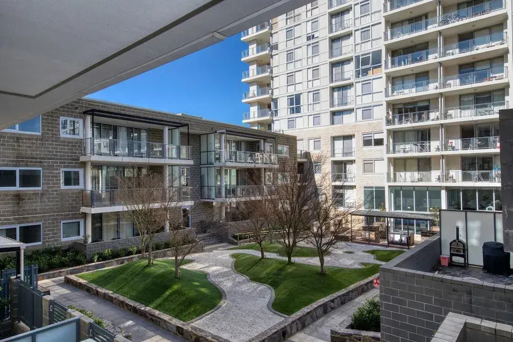 Spacious 1-Bedroom Apartment With Parking