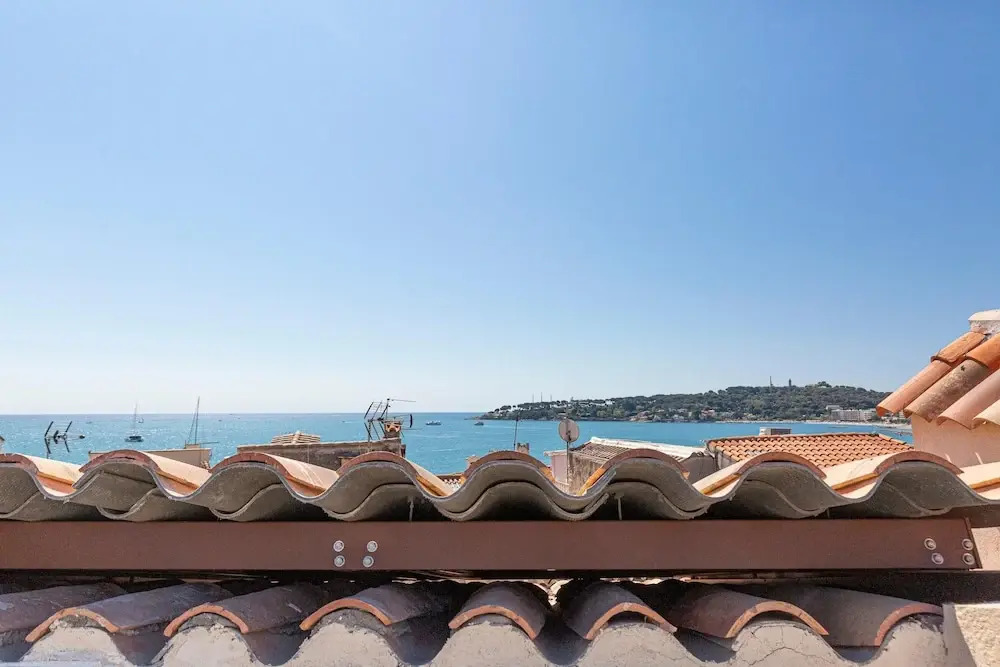 Charming 2 bedroom apartment in the best location, old town of Antibes 301
