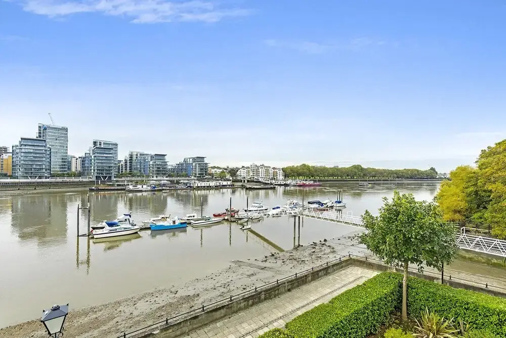 Supererior Modern Riverside Fulham Apartment With Balcony and 2 Parking Spaces