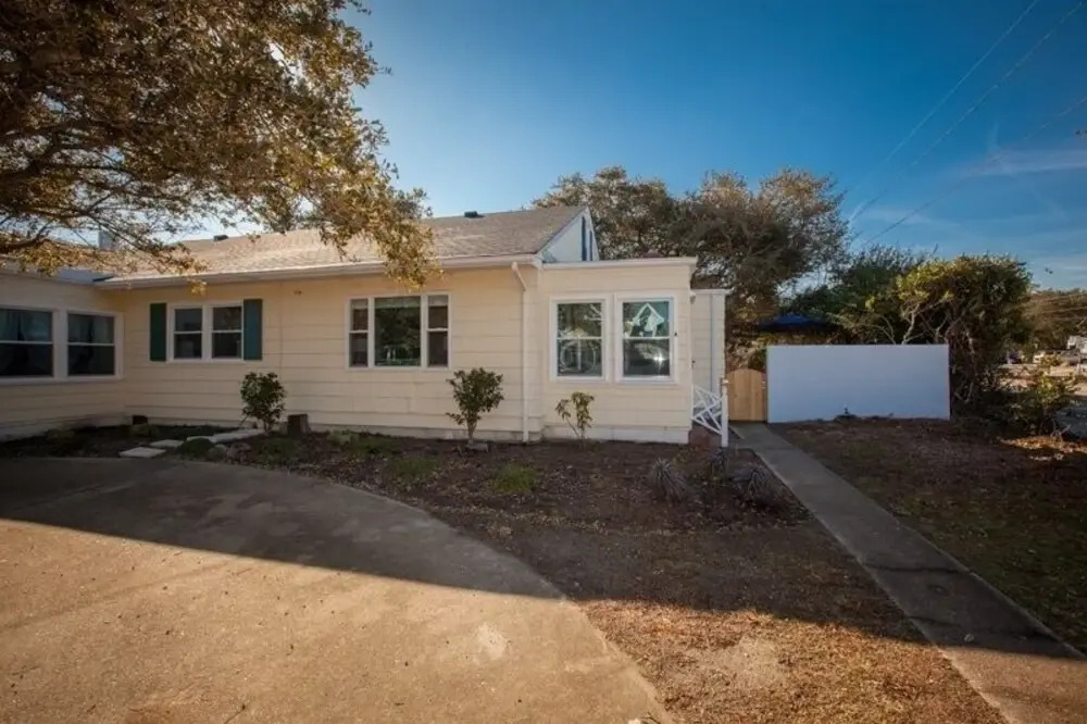 81st Summer A 2 Bedroom Duplex