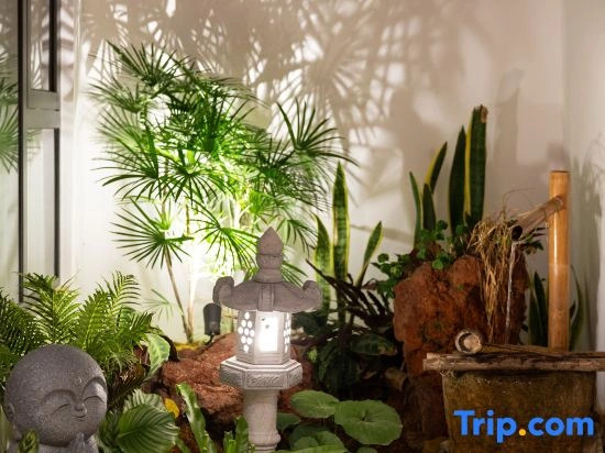 Mangshi Guijing Homestay (Dai Ethnic Ancient Town)