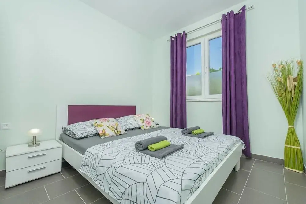 Villa Barbara-Kastela with heated pool