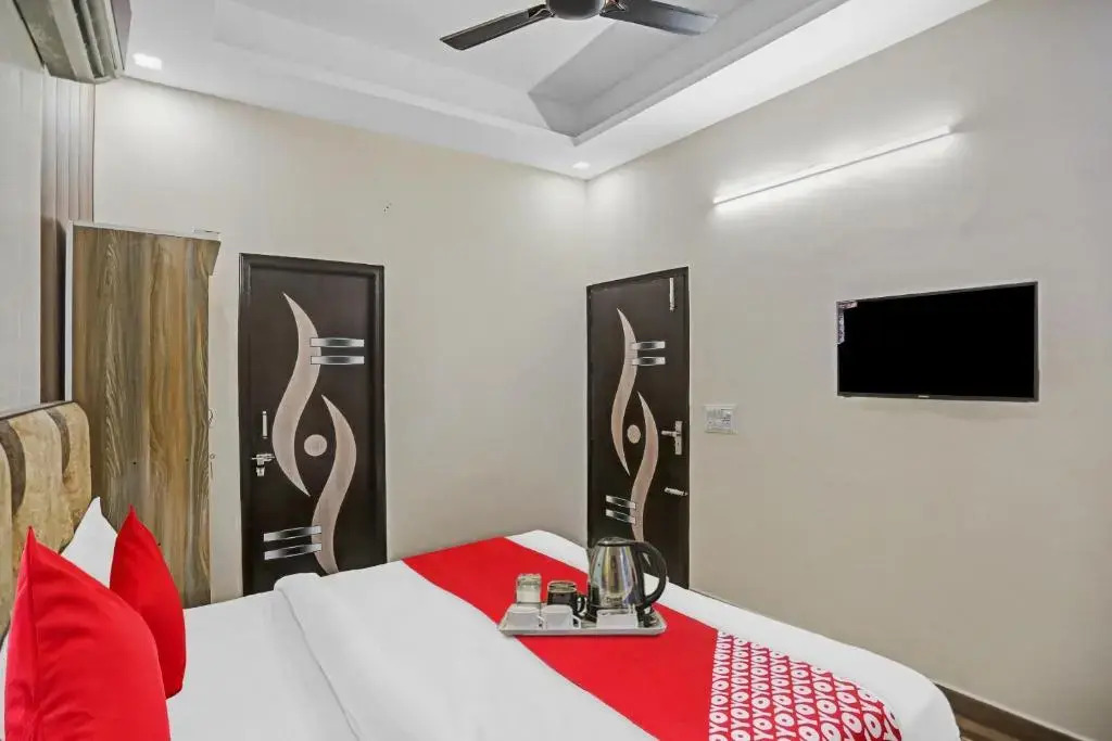 OYO Flagship 70247 Hotel Lavish