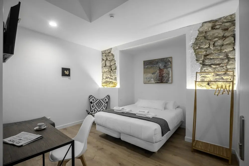32 De Agosto ROOMS