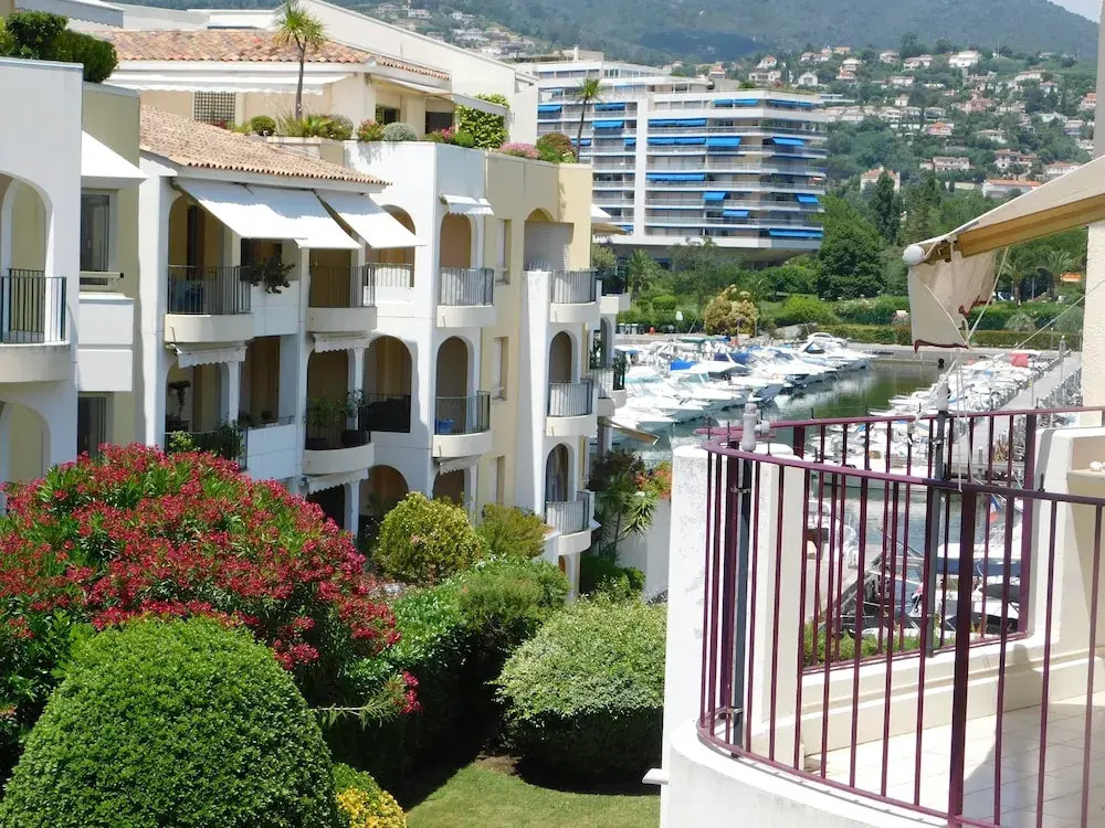 T2 Calypso climatisé piscine parking