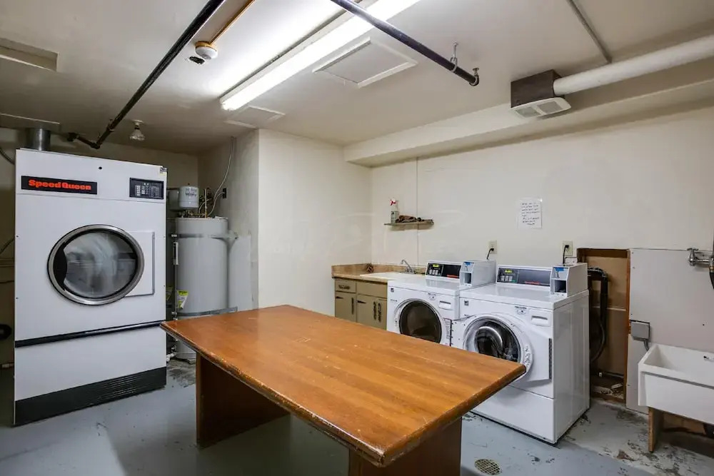 37SLL - Economical - Convenient - Kitchenette - Sleeps 2