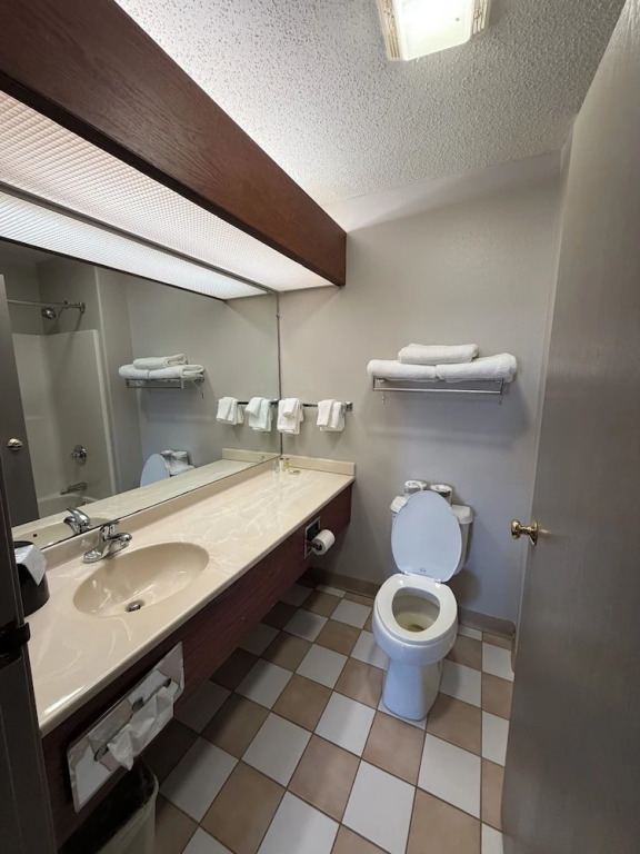 Relax Inn & Suites