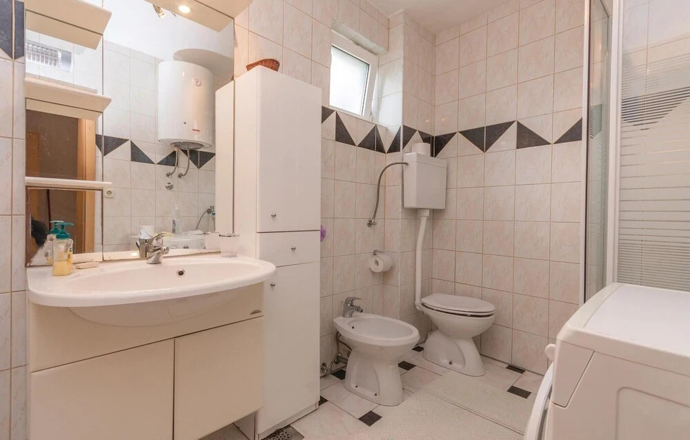 Beautiful Home in Donji Karin With Wifi and 2 Bedrooms