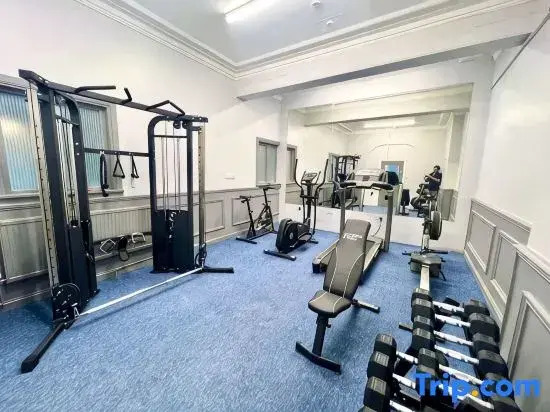 Coastal 1-Bed Apt w/ Free Gym, Parking & Garden