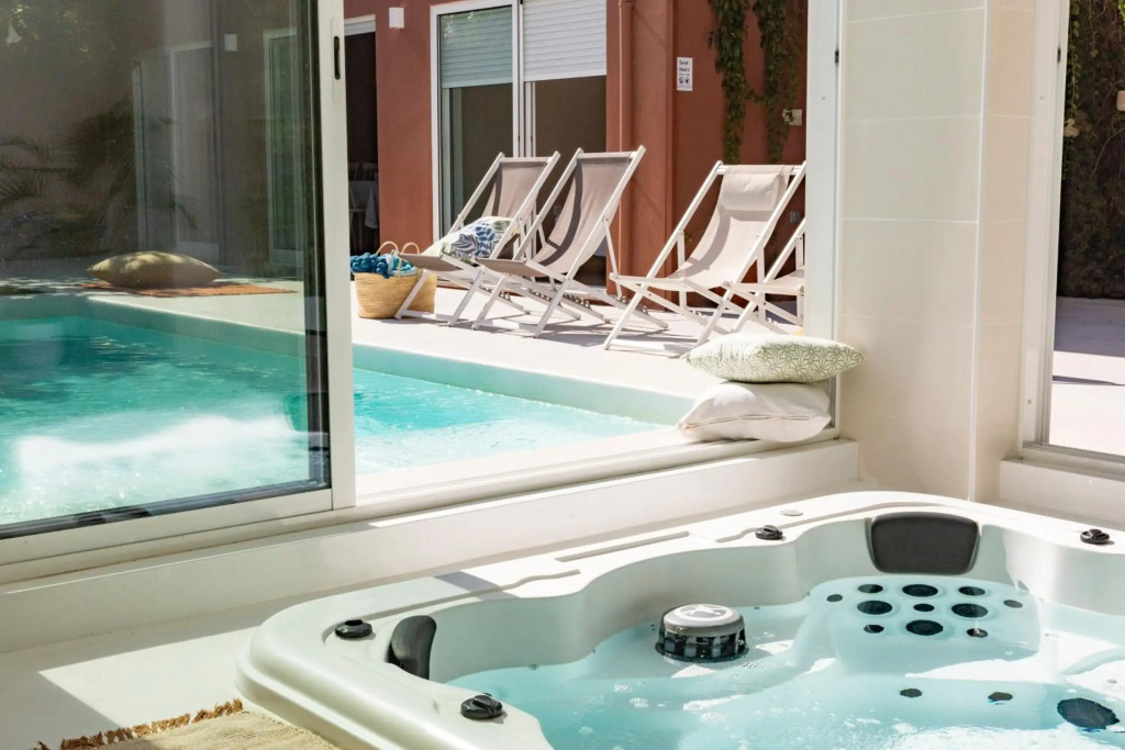 Casa dos Pinheiros 109 - Private Villa with pool & heated SPA