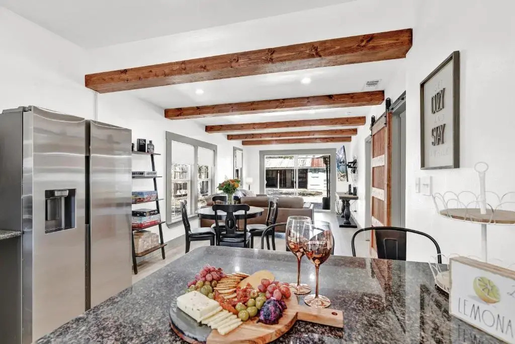 Brand New Private Pool and Hot-tub Near Main!