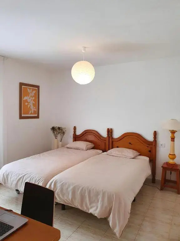 Surf House next to the Beach, Pool & Tennis - 2 double rooms