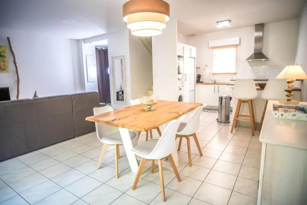 Appartement 90 m2 avec parking terrasse balcons, proche du port et plages