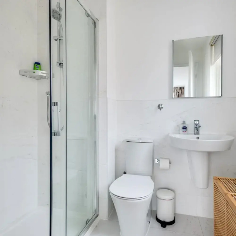 Tranquil 4-bed Oasis Modern Chic