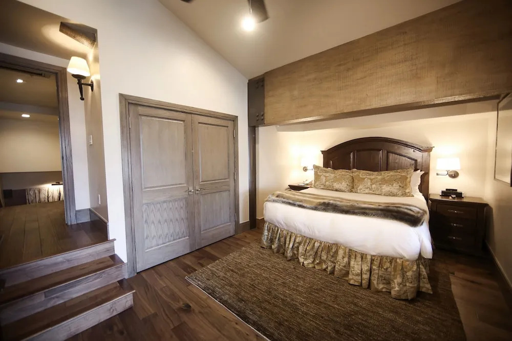 Deer Valley Two Bedroom Loft Suite with Easy Access to all Park City has to Offer 2 Condo by RedAwning